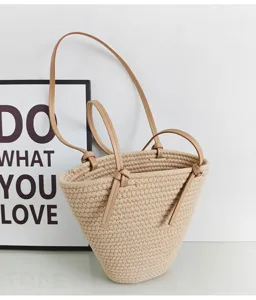 Gewebte Beuteltasche für Damen, lässige koreanische Umhängetasche mit Lederriemen für Pendler.