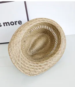 Chapeau de cowboy creux en paille fait main pour hommes plage exterieure vacances soleil.