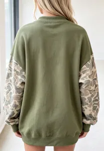 Comfortabele oversized fleece sweater met stijlvolle camouflage mouwen voor dames.