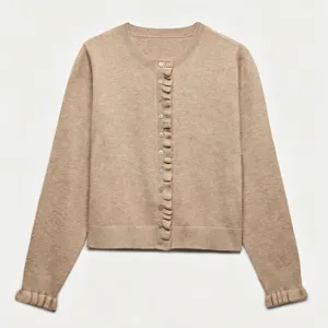 Beige dames ronde hals lange mouw gebreid vest trui met elegante ruffle afwerking.