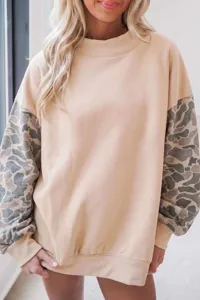 Dames losse fleece sweater met hoge kraag en camouflage patchwork mouwen voor herfst