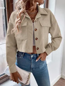 Kurze Cordjacke mit Knöpfen im klassischen Reverskragen-Design für den Alltag.