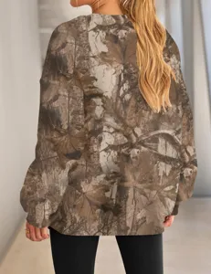 Oversized casual long sleeve crewneck sweatshirt for women with vintage camo leaf print design.