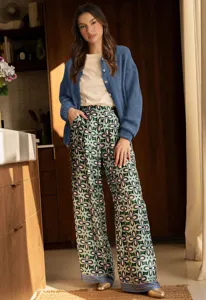 Women's solid color long sleeve knit cardigan, casual loose button down sweater coat detail.