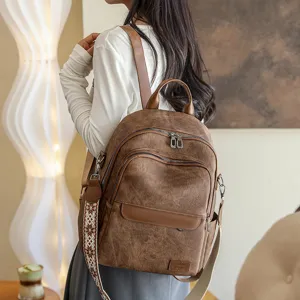 Vista dettagliata zaino donna casual, stile coreano marrone con tracolla fantasia.