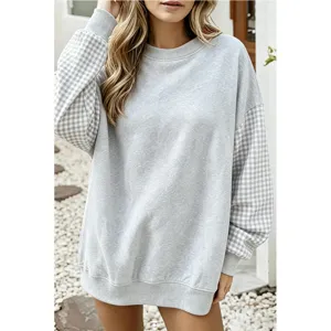 Sweat-shirt décontracté gris pour femmes à col rond et manches à carreaux vue principale.