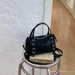 Borsa a mano nera da donna elegante borsa a tracolla con fibbia per uso quotidiano