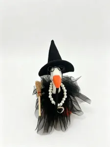 7-Zoll Tischgans Halloween Deko-Set mit schwarzem Hexenhut, Brille und schickem Tüllkleid.