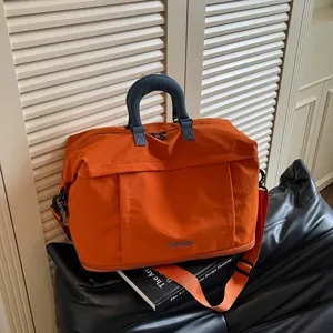 Borsa da viaggio grande capacità alla moda per donna, borsa sportiva leggera e tracolla casual.
