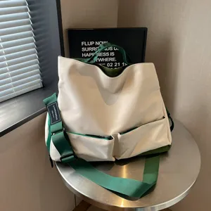 Grande borsa a tracolla in tela casual per il trasporto quotidiano con cinturino verde