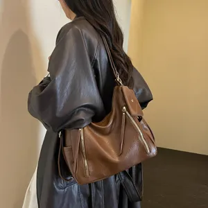Stylish brown slouchy leather shoulder bag for women, large capacity hobo commuting bag.