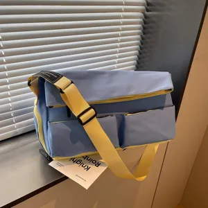 Borsa a tracolla casual di grande capacità per viaggi, elegante design bicolore.