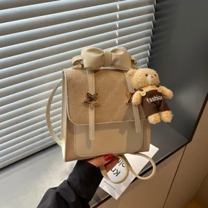 Zaino donna carino con ciondolo orsetto fiocco dettaglio autunno viaggio scuola casual borsa