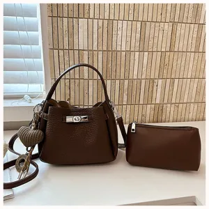 Ensemble de sacs seau marron foncé pour femmes, avec fermoir tournant chic et pochette assortie.