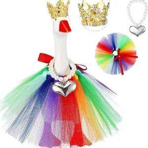 Set corona collana cuore di perle e gonna tutu colorata per festa di animali domestici.