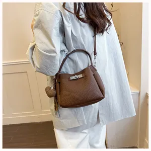 Sac seau texturé tendance pour femme, sac à bandoulière polyvalent et élégant au quotidien.