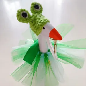 Conjunto de sombrero de rana de ganchillo y tutú para decoración de figura de ganso.