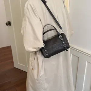 Donna marrone cilindrica borsa a tracolla elegante quotidiana borsa da lavoro casual