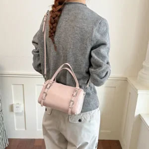 Borsa a mano cilindrica rosa da donna, borsa a tracolla alla moda ed elegante borsa.