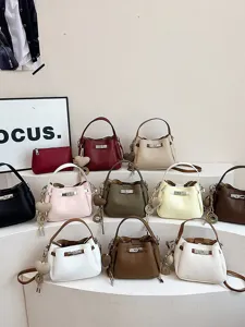 Sac à main seau élégant pour femme avec bandoulière, design minimaliste sac de tous les jours.