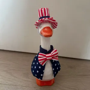 7 inch patriotic goose figurine with USA independence day hat and star costume set desktop decor
