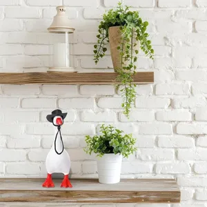 Graziosa statuetta mini di anatra con cappellino da cowboy nero, perfetta per decorare la casa.