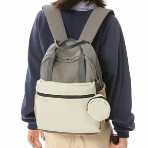 Sac à dos de voyage décontracté en nylon minimaliste, petit sac compact pour le travail quotidien.