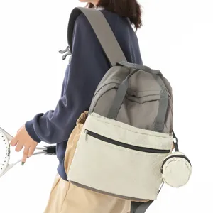 Sac à dos de voyage en nylon décontracté compact avec poche avant et mini poche, élégant sac.