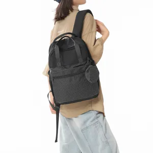 Sac à dos décontracté et élégant en nylon minimaliste avec poche à carreaux et petite pochette.