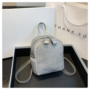 Zaino mini argentato con strass per donne, elegante e brillante borsa a spalla casual giornaliera.