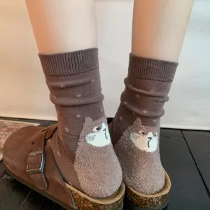 Fluffy cat design brown mid-tube cotton socks with cute cartoon animal heel pattern.