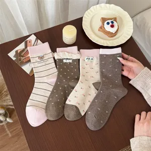 Conjunto de calcetines de tubo medio para mujer estilo japonés floral lunares 4 pares