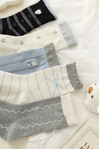 Calcetines de mujer estilo japonés bordados con bonitos lazos y rayas muy dulces.