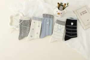 Calcetines mujer estilo japonés azul gris bordado lazo algodón lindos y suaves.
