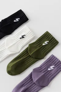 Detailansicht von Herren-Wadenstrickern mit coolem Blitz-Stickmuster, 4 Farben.