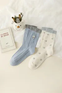 Calcetines de tubo medio para mujer estilo japones con bordado de conejo y estrellas suave.