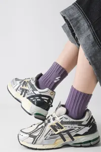 Herren Mitteltuch Baumwollsocken im lässigen Stil, Rippdesign und coolem Blitz-Stickerei.