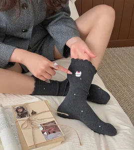 Korean retro dot yarn cotton mid-tube socks with cute cartoon cat embroidery and lettuce edge.