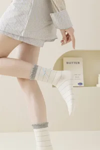Calcetines de media pantorrilla estilo JK dulce japonés con bordado de lazo y volantes.