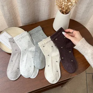 Japanische süße florale Baumwollsocken mit Rüschenbündchen für Damen im Herbst.