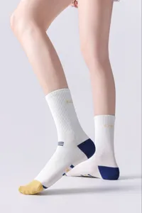 Calcetines deportivos de compresión para mujer, correr fitness piernas moldeadas blancas