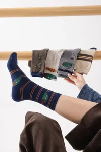 Details of original cartoon design women socks, cute cotton mid-tube socks with cute patterns.