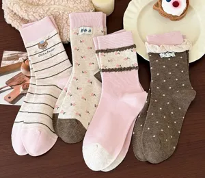 Leuke Koreaanse stijl katoenen sokken set met bloemen, strikken en beren voor dagelijks.