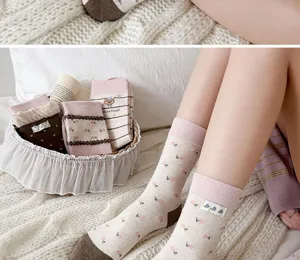 Schattige bloemen katoenen sokken voor vrouwen met beerstrepen comfortabele casual