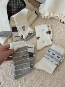 Chaussettes mi-hautes femme automne hiver broderie ours mignon vintage fair isle style decontracte