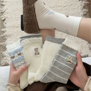 Chaussettes femme ours brodé mignon automne hiver style rétro vintage coton chaussette