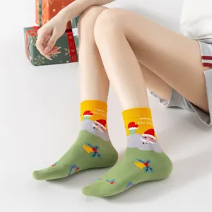 Weihnachten Weihnachtsmann Socken, festliche grüne gelbe gemusterte Freizeitsocken.