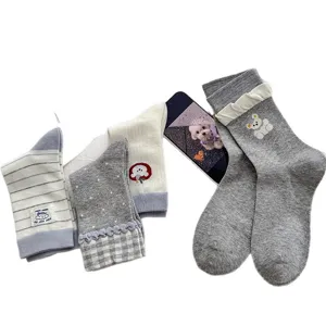 Cute cartoon bear embroidered women socks Korean style vintage crew socks gray stacked socks