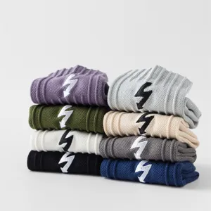 Stilvolle Cityboy Halbsocken aus Baumwolle mit besticktem Blitz-Design für Herren.