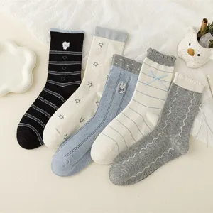 Bonitos calcetines de media pantorrilla para mujer estilo japonés con bordados y lazos.